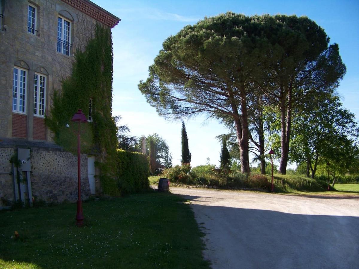 Gite, Jacuzzi & Vin Au Grenier De Madiran Luaran gambar
